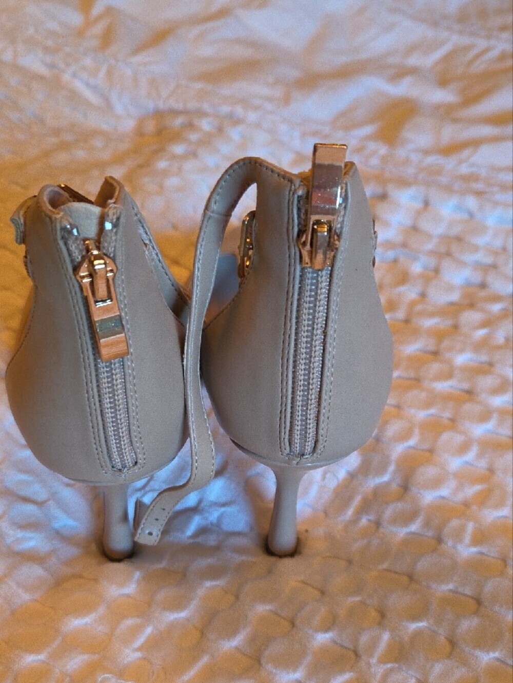 Pointed Toe Chain-Strap Pumps in Tan Size 10 - Picture 4 of 5